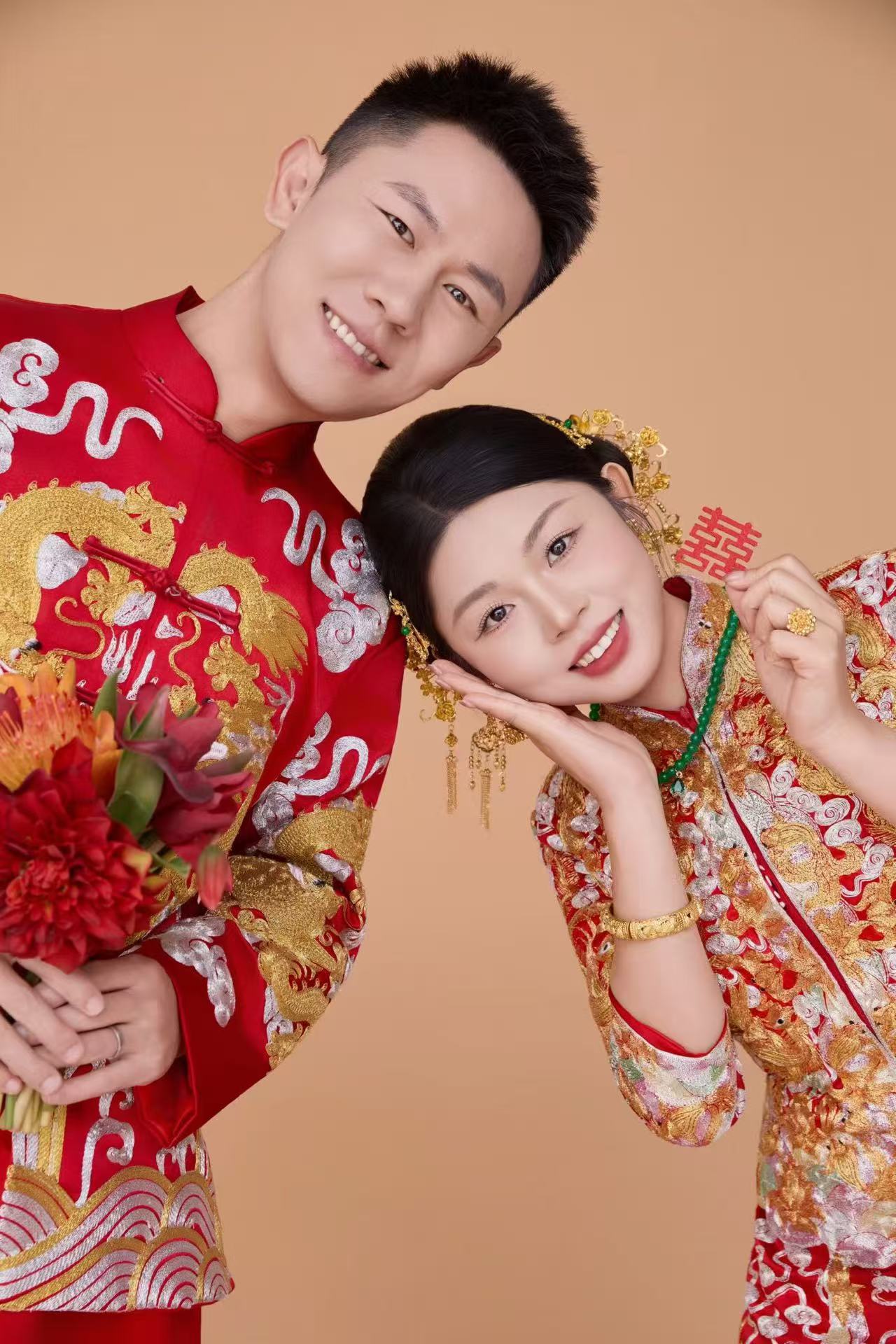 新郎新娘中式婚纱照